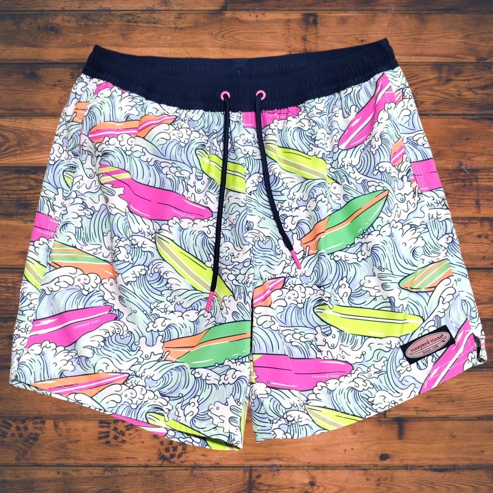 Vineyard Vines Swim Trunks Mens Small 7" Inseam Mesh Lined Colorful Beach Print
